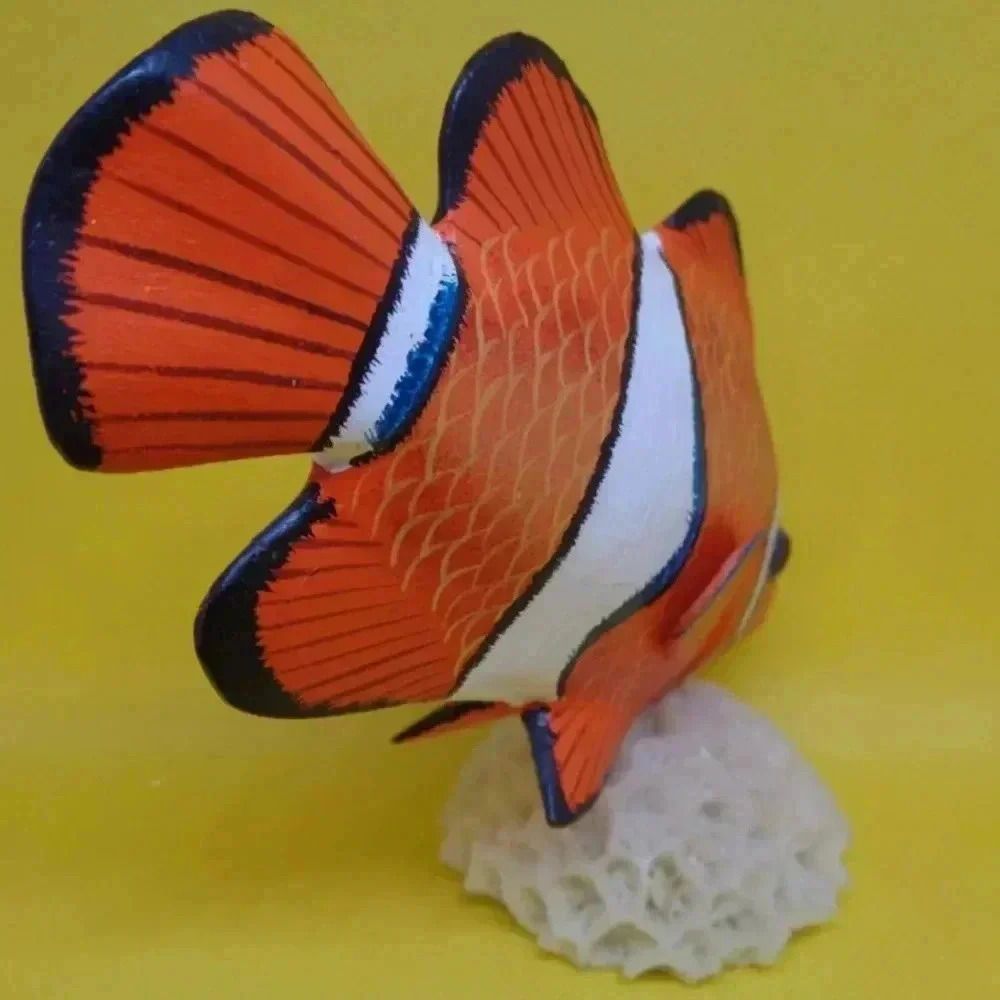 Tropical wood clown fish on faux coral - Picture 2 of 9
